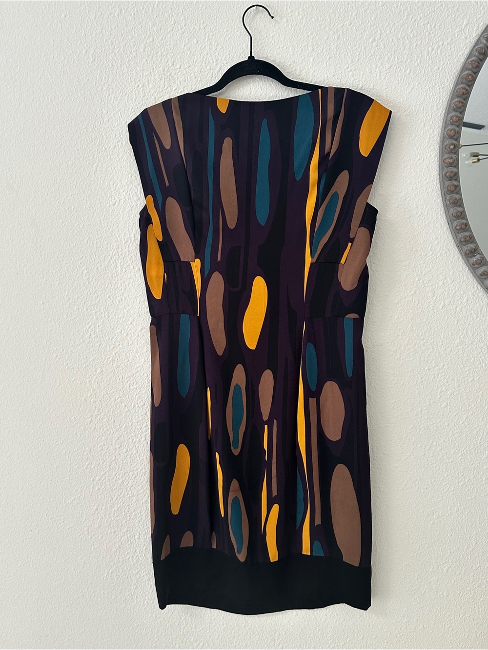 Diane Von Furstenberg Silk Abstract Print Cap-Sleeve Sheath Dress - Picture 5 of 5